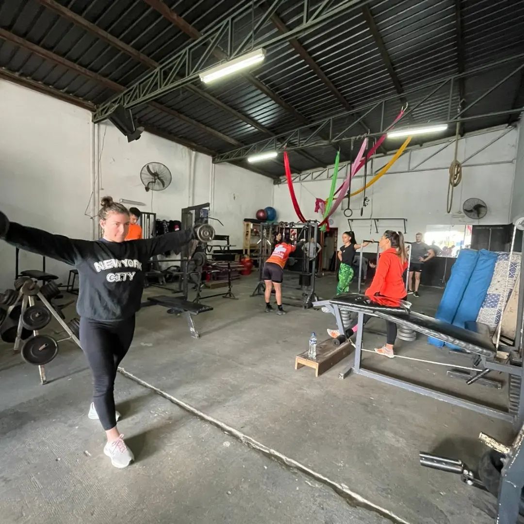 Personas entrenando en Nuevo Gimnasio El Aguante